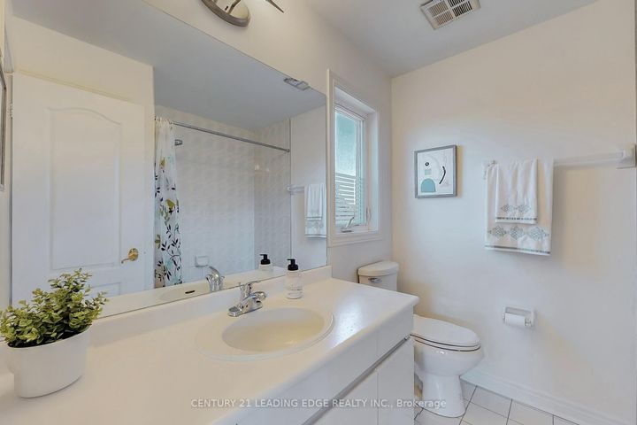 Photo 36 at 10 MACRILL Road, Cachet, Markham