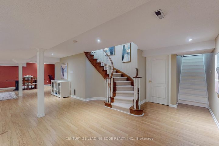 Photo 37 at 10 MACRILL Road, Cachet, Markham