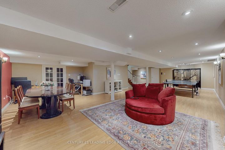 Photo 38 at 10 MACRILL Road, Cachet, Markham