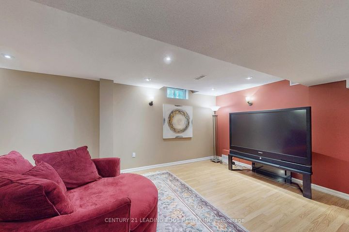 Photo 39 at 10 MACRILL Road, Cachet, Markham