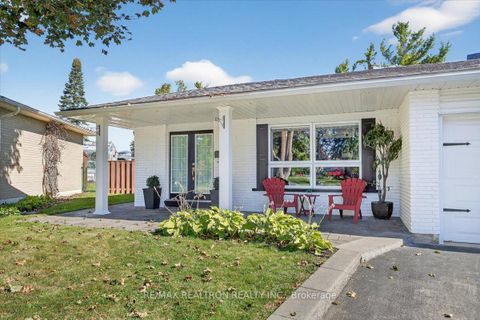 Photo 2 at 48 Roslyn Road, Wellington, Barrie Photo 2 at 48 Roslyn Road, Wellington, Barrie