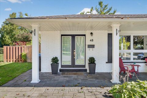 Photo 3 at 48 Roslyn Road, Wellington, Barrie