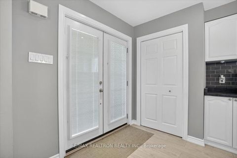 Photo 4 at 48 Roslyn Road, Wellington, Barrie Photo 4 at 48 Roslyn Road, Wellington, Barrie