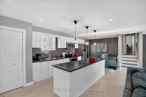 Photo 6 at 48 Roslyn Road, Wellington, Barrie