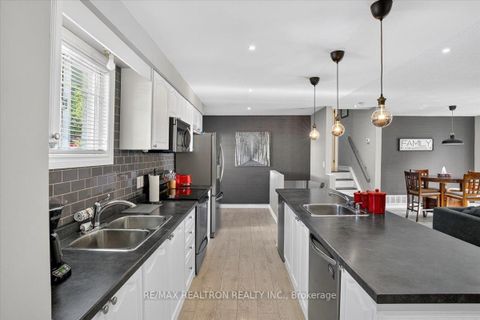 Photo 8 at 48 Roslyn Road, Wellington, Barrie Photo 8 at 48 Roslyn Road, Wellington, Barrie