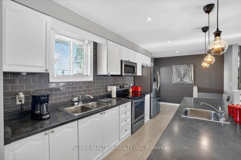 Photo 9 at 48 Roslyn Road, Wellington, Barrie Photo 9 at 48 Roslyn Road, Wellington, Barrie