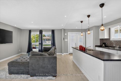 Photo 12 at 48 Roslyn Road, Wellington, Barrie Photo 12 at 48 Roslyn Road, Wellington, Barrie