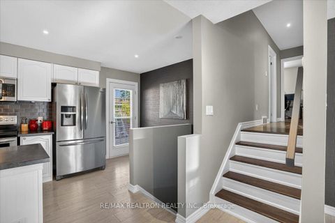 Photo 17 at 48 Roslyn Road, Wellington, Barrie