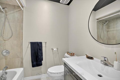 Photo 24 at 48 Roslyn Road, Wellington, Barrie
