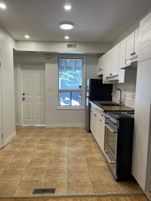 Photo 2 at 1191 Woodbine Avenue, Lumsden, Toronto