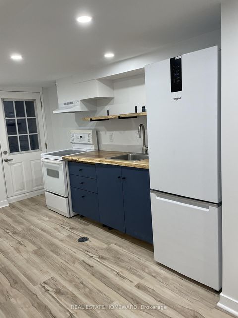 Photo 4 at 1191 Woodbine Avenue, Lumsden, Toronto