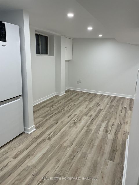 Photo 5 at 1191 Woodbine Avenue, Lumsden, Toronto