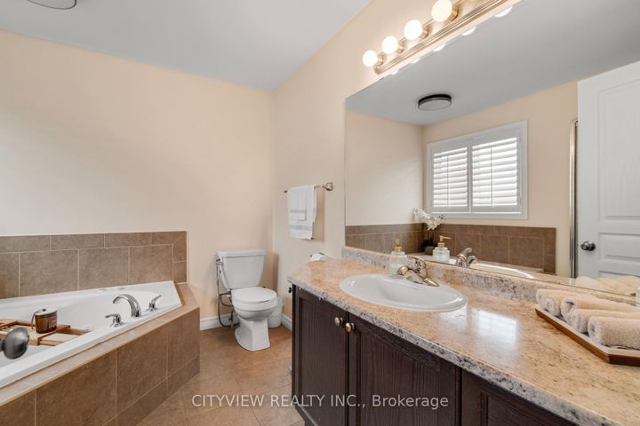 Photo 10 at 41 Bellagio Avenue, Stoney Creek Mountain, Hamilton