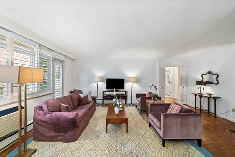 Photo 1 at 204 - 581 Avenue Road, St. Clair, Toronto