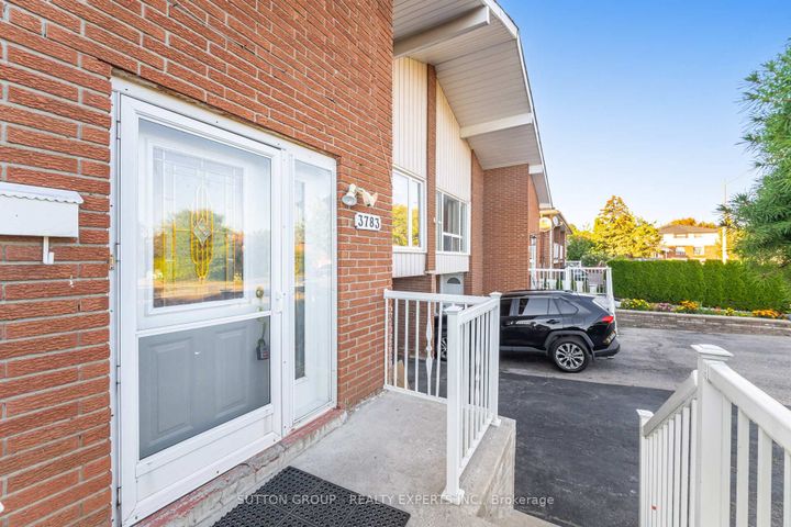 Photo 4 at 3783 Keenan Crescent, Malton, Mississauga