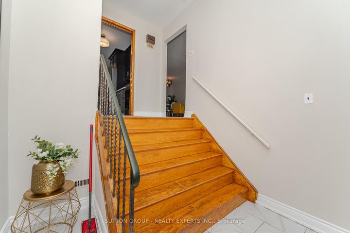 Photo 5 at 3783 Keenan Crescent, Malton, Mississauga