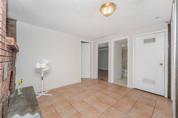 Photo 36 at 3783 Keenan Crescent, Malton, Mississauga