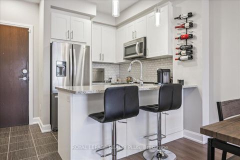 Photo 17 at 414 - 216 Oak Park Boulevard, RO River Oaks, Oakville