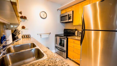 Photo 10 at 2525 - 230 Queens Quay W, Waterfront Communities C1, Toronto
