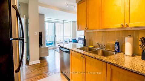 Photo 11 at 2525 - 230 Queens Quay W, Waterfront Communities C1, Toronto