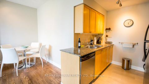 Photo 13 at 2525 - 230 Queens Quay W, Waterfront Communities C1, Toronto