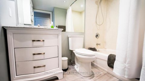 Photo 14 at 2525 - 230 Queens Quay W, Waterfront Communities C1, Toronto