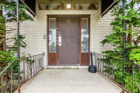 Photo 2 at 95 Gowan Street, Allandale, Barrie
