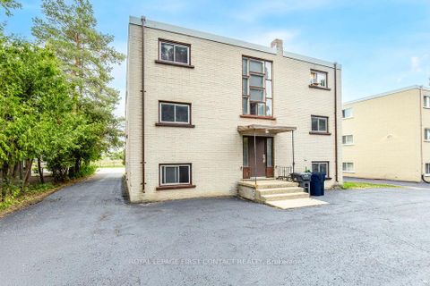 Photo 6 at 95 Gowan Street, Allandale, Barrie