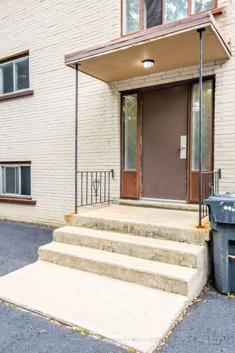 Photo 7 at 95 Gowan Street, Allandale, Barrie