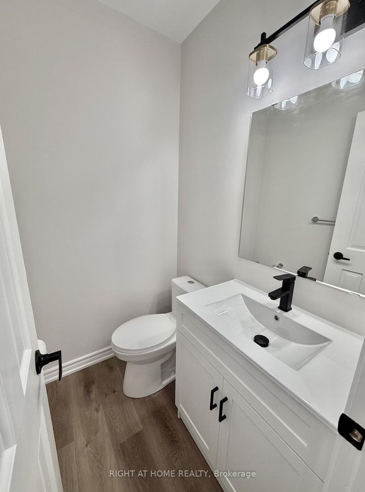 Photo 5 at 13 - 2 Wooded Carse Way, Branson, Toronto