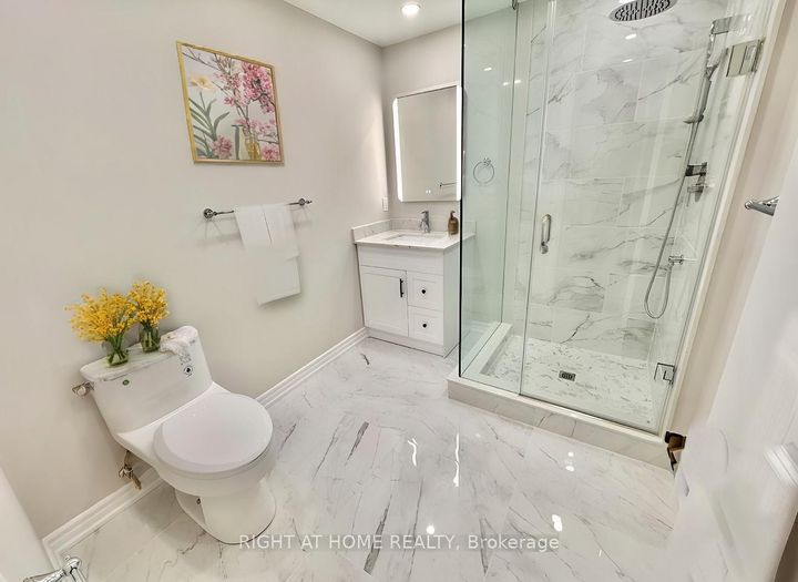 Photo 14 at 13 - 2 Wooded Carse Way, Branson, Toronto