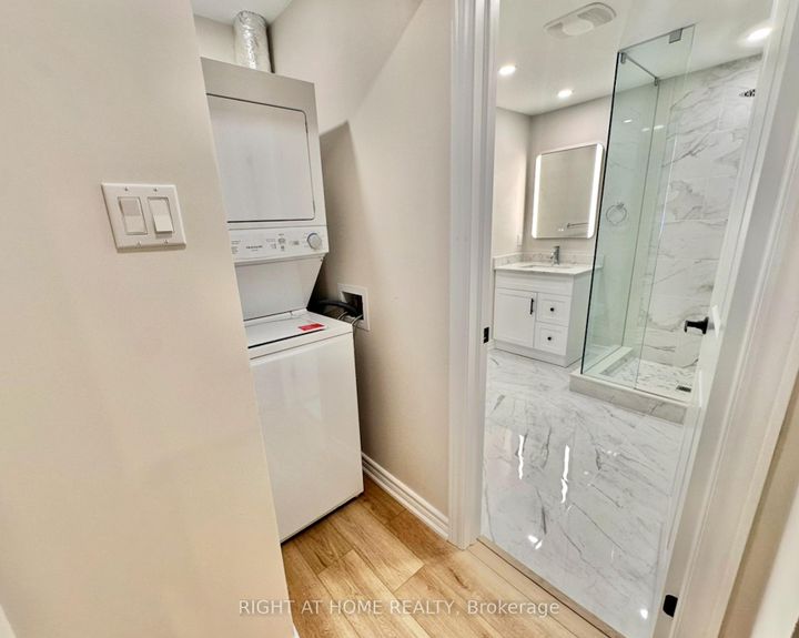 Photo 16 at 13 - 2 Wooded Carse Way, Branson, Toronto