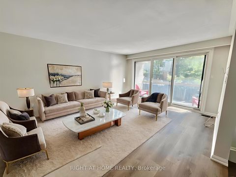 Photo 1 at 13 - 2 Wooded Carse Way, Branson, Toronto