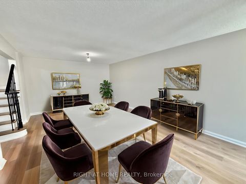 Photo 2 at 13 - 2 Wooded Carse Way, Branson, Toronto
