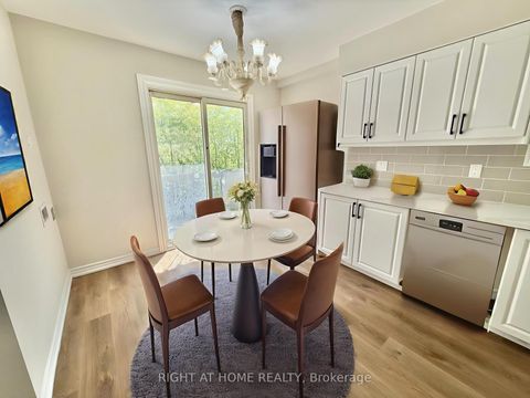 Photo 4 at 13 - 2 Wooded Carse Way, Branson, Toronto