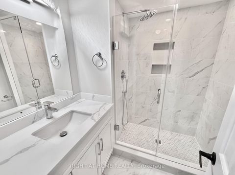 Photo 7 at 13 - 2 Wooded Carse Way, Branson, Toronto