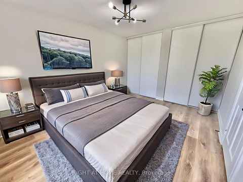 Photo 8 at 13 - 2 Wooded Carse Way, Branson, Toronto