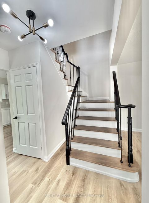Photo 11 at 13 - 2 Wooded Carse Way, Branson, Toronto