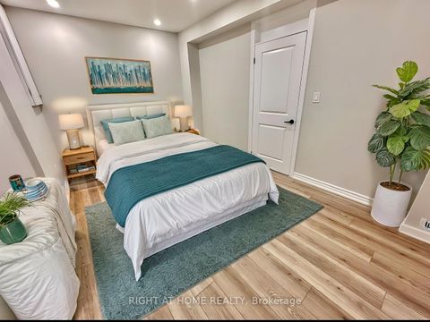 Photo 15 at 13 - 2 Wooded Carse Way, Branson, Toronto