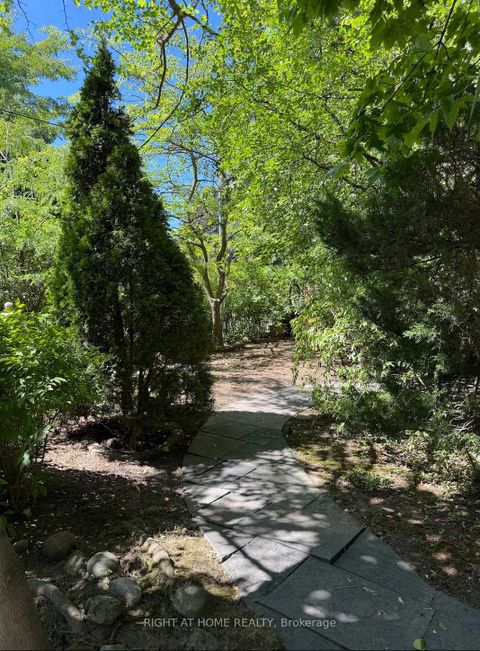 Photo 19 at 13 - 2 Wooded Carse Way, Branson, Toronto