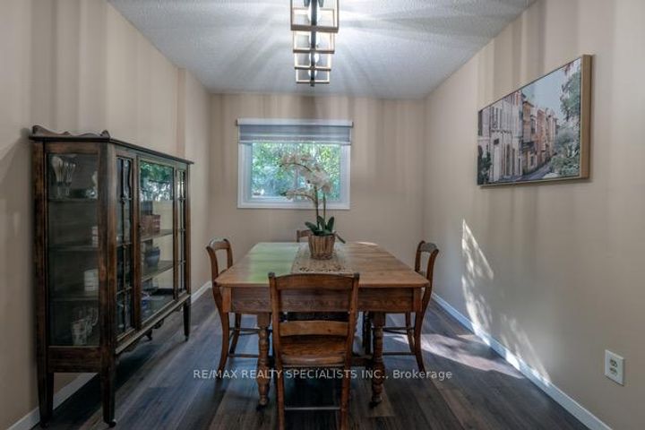 Photo 3 at 45 - 45 Neuchatel Place, Meadowvale, Mississauga