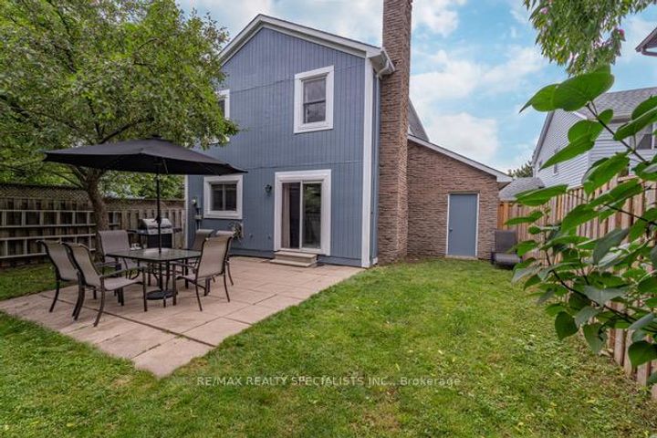 Photo 9 at 45 - 45 Neuchatel Place, Meadowvale, Mississauga