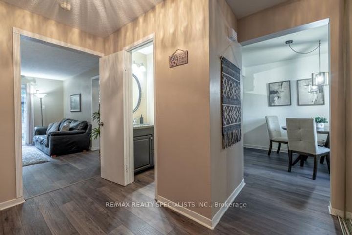 Photo 15 at 45 - 45 Neuchatel Place, Meadowvale, Mississauga