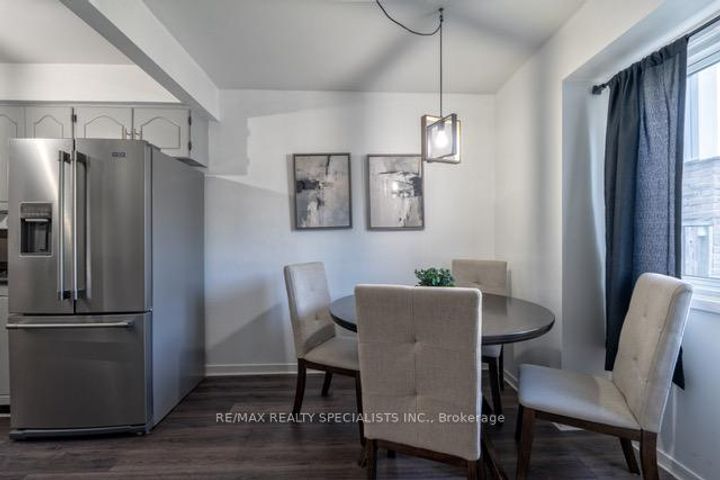 Photo 17 at 45 - 45 Neuchatel Place, Meadowvale, Mississauga