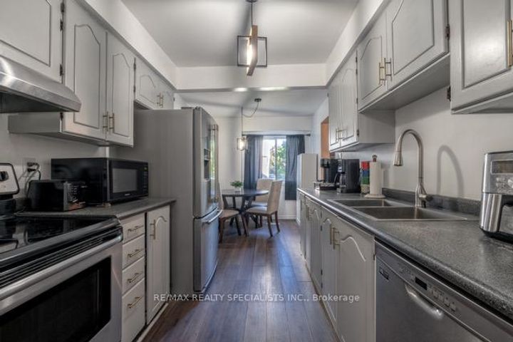 Photo 19 at 45 - 45 Neuchatel Place, Meadowvale, Mississauga