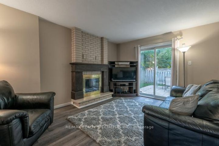 Photo 22 at 45 - 45 Neuchatel Place, Meadowvale, Mississauga