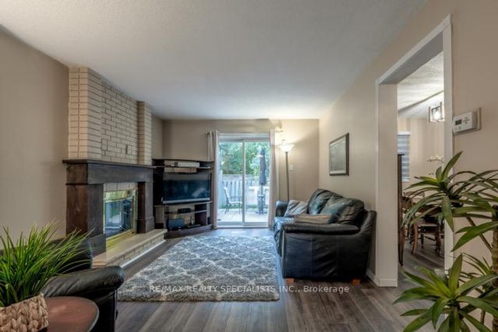 Photo 23 at 45 - 45 Neuchatel Place, Meadowvale, Mississauga