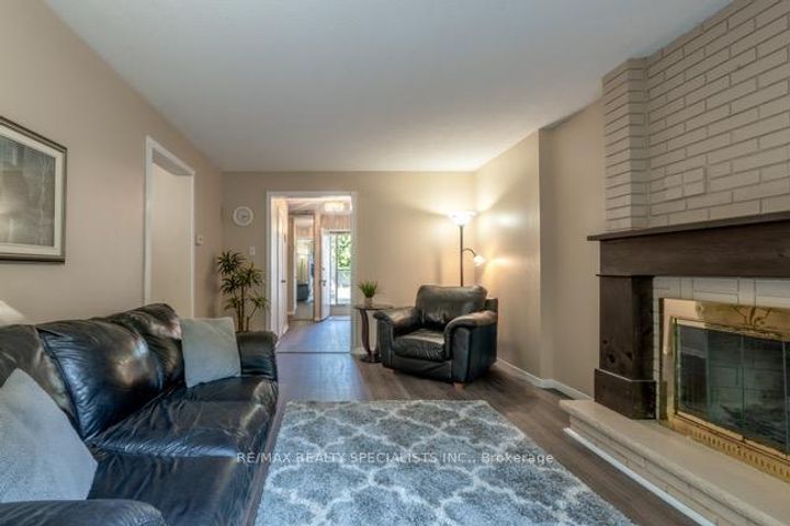 Photo 24 at 45 - 45 Neuchatel Place, Meadowvale, Mississauga