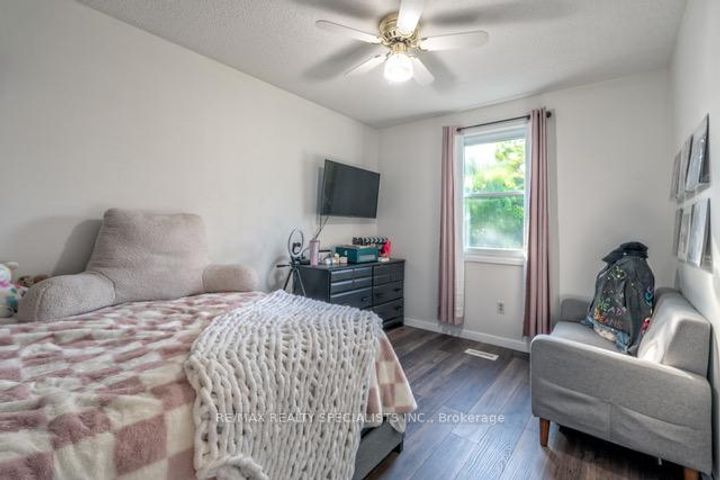 Photo 28 at 45 - 45 Neuchatel Place, Meadowvale, Mississauga