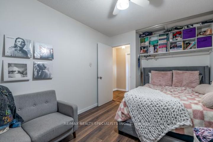 Photo 29 at 45 - 45 Neuchatel Place, Meadowvale, Mississauga